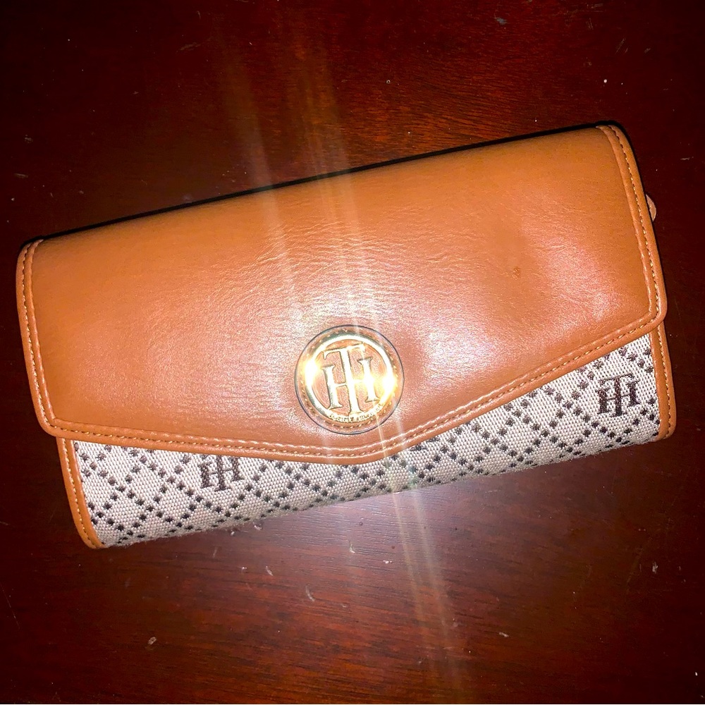 Tommy Hilfiger Logo Ladies Wallet